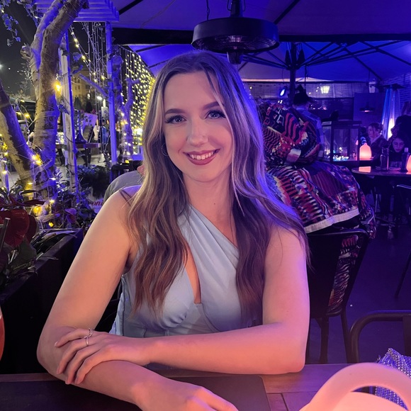 Meet your Posher, Madison - Picture 3 of 10